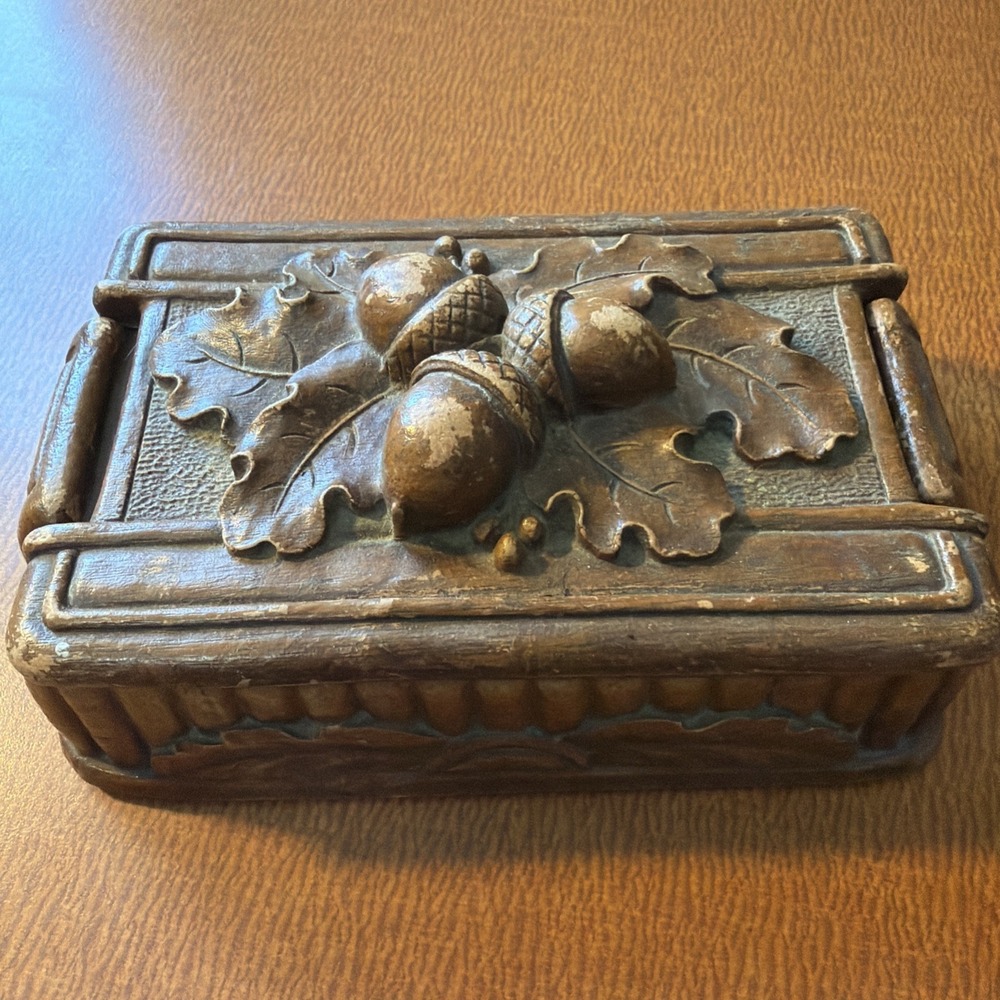 Vintage Syroco Wood Box Cigarettes Trinkets Jewelry Circa 1960s 3D Relief Top